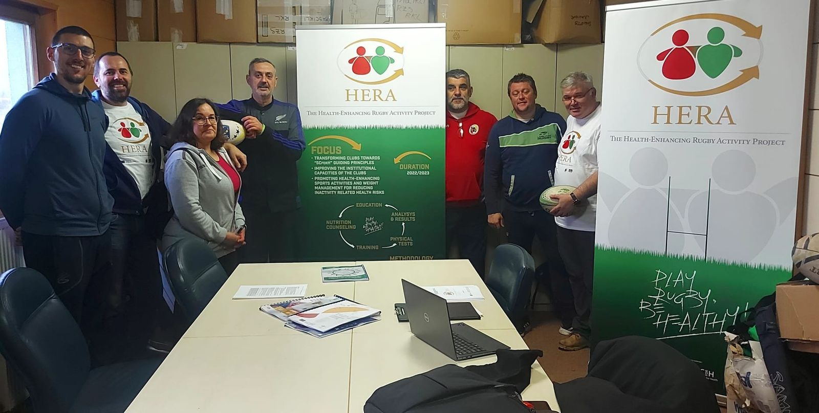 Partner project meeting beside the HERA roll-up